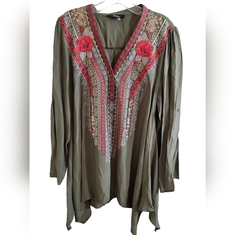 Andree by Unit Boho Rose Embroidered Olive Green Blouse Large Assymetrical Hem